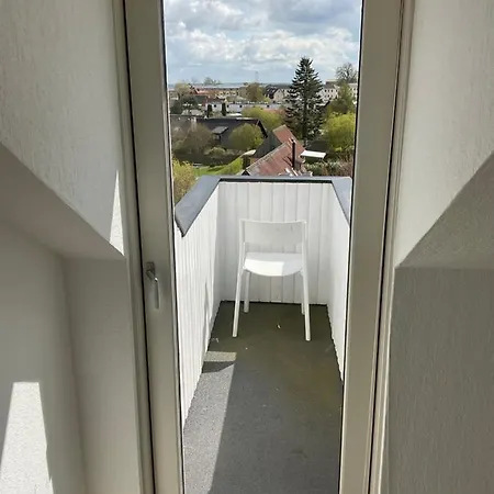 Stor Lys Med Terrasse Og Altan 아파트