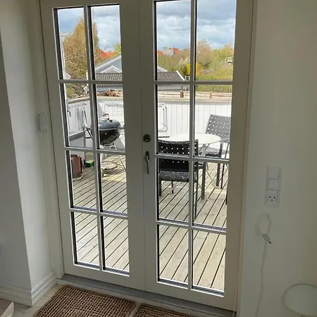 Appartement Stor Lys Med Terrasse Og Altan *
