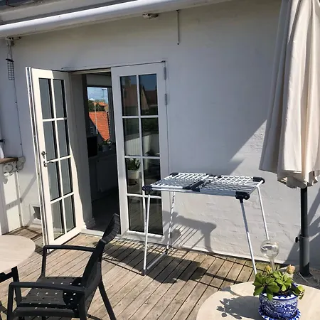 Stor Lys Med Terrasse Og Altan 아파트 헬싱괴르