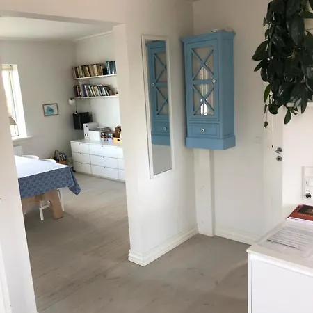 Stor Lys Med Terrasse Og Altan 아파트