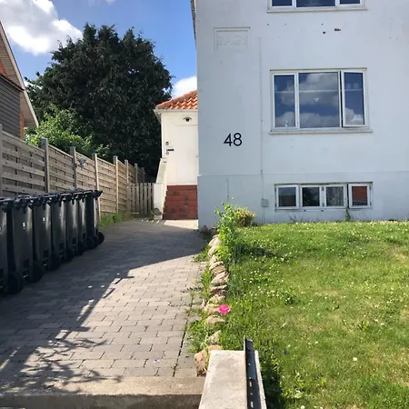 Stor Lys Med Terrasse Og Altan 아파트 헬싱괴르